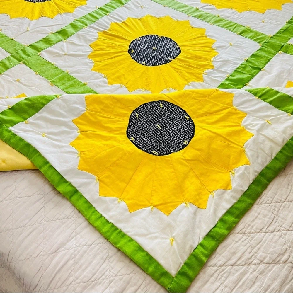 68”x96” Vintage from 1980’s Handmade Sunflower Quilt.